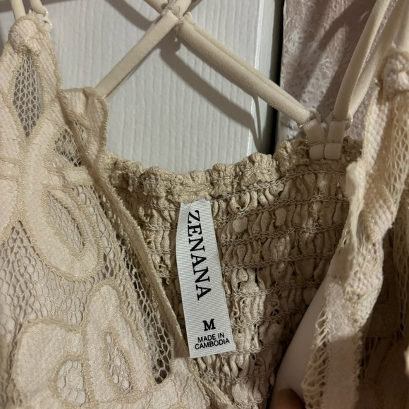 Zenana top with cream lace ruffles, size M - Picture 3 of 3